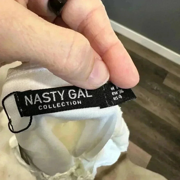 NWT Nasty Gal Cupped Square Neck Textured Crop Top White Size US 4 Long Sleeves - Picture 9 of 11